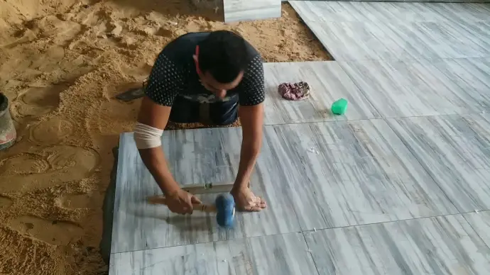 معلم رخام وبلاط