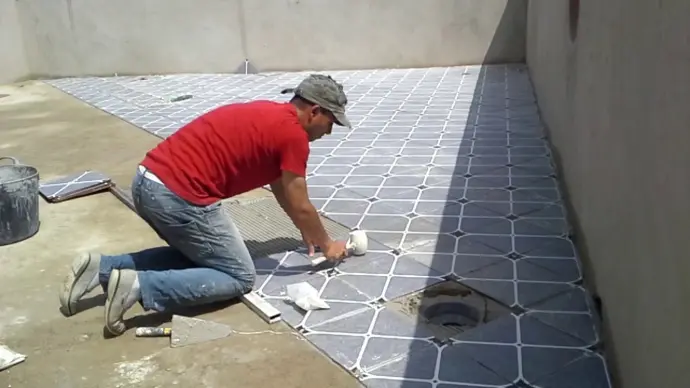 معلم تركيب بلاط بالمدينة المنورة